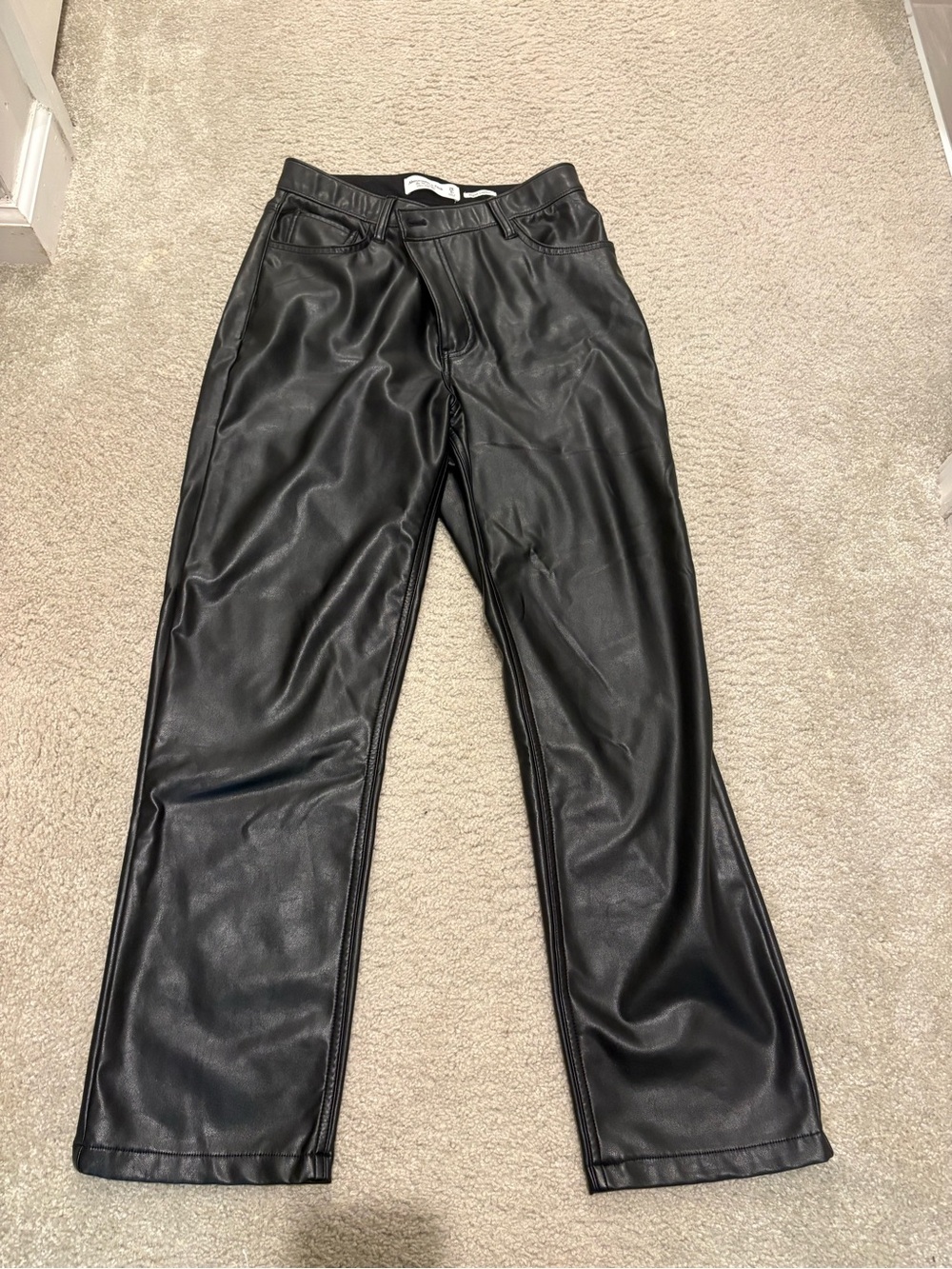 Abercrombie & Fitch Black 6 Short 90s Vegan Leather high rise Straight-Leg Pants